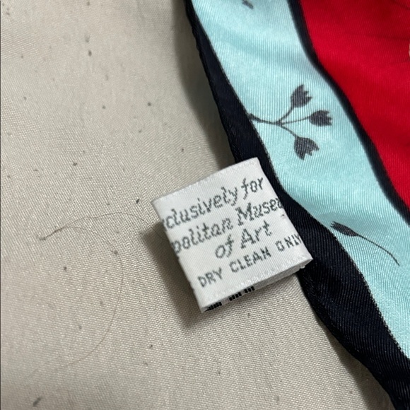 Metropolitan Museum of Art Vintage Silk Toko Cat scarf!!! - Picture 3 of 5